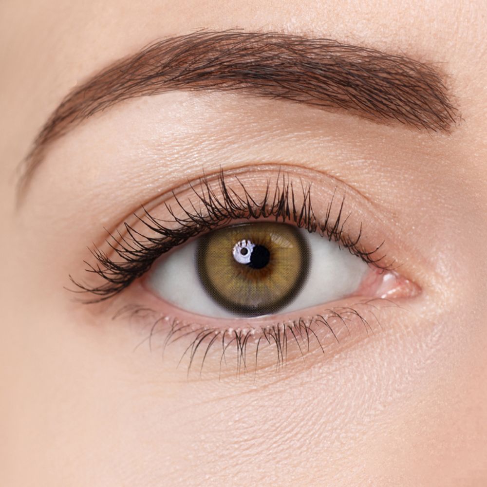 Aura Lens colored contact lenses in Chestnut Brown – warm, reddish-brown lenses that add a touch of vibrance and natural charm to the eyes.